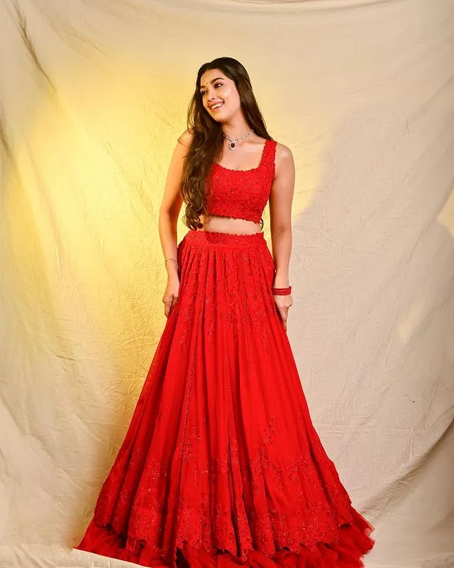 digangana suryavanshi lifestyle and photos