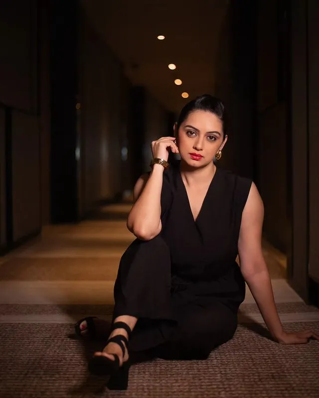 shruti marathe lifestyle and photos