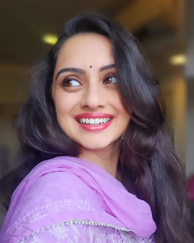 shruti marathe lifestyle and photos