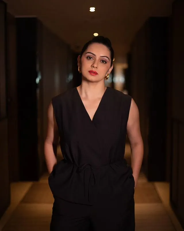 shruti marathe lifestyle and photos