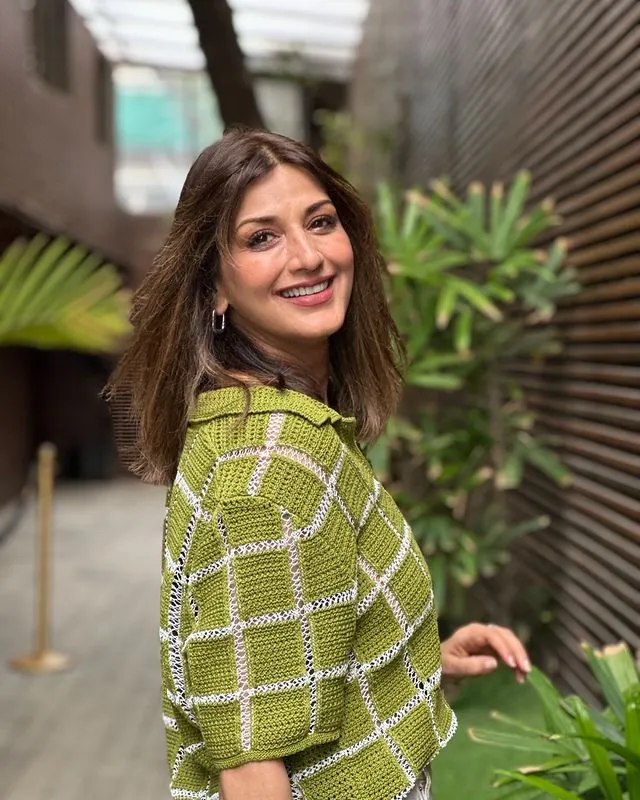 sonali bendre lifestyle movies and photos