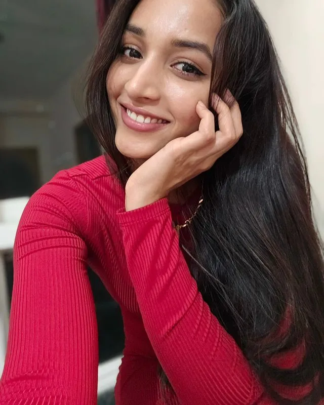 srinidhi shetty photos and lifestyle