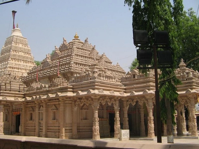 Yadagirigutta temple and surrounding visiting places