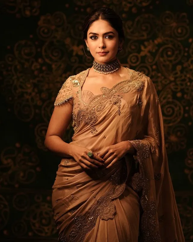 mrunal thakur photos