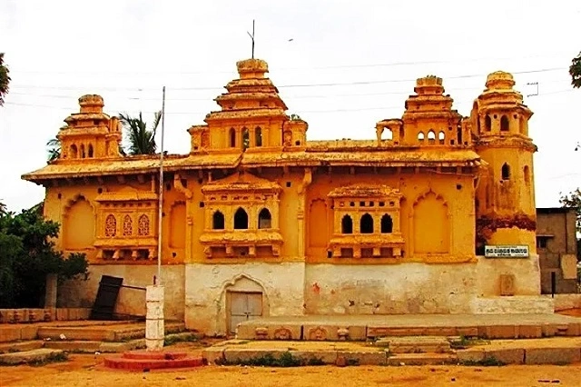 Old Palace (Gagan Mahal) hampi