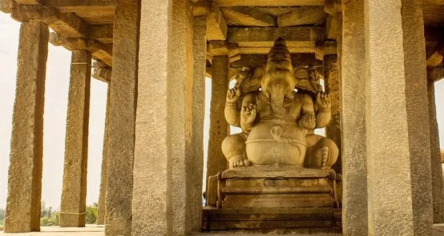 Sasuvekalu Ganesha Temple hampi 